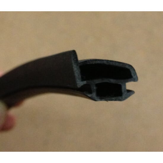 GUARNIZIONE PARAPOLVERE PER PORTE E SPORTELLI